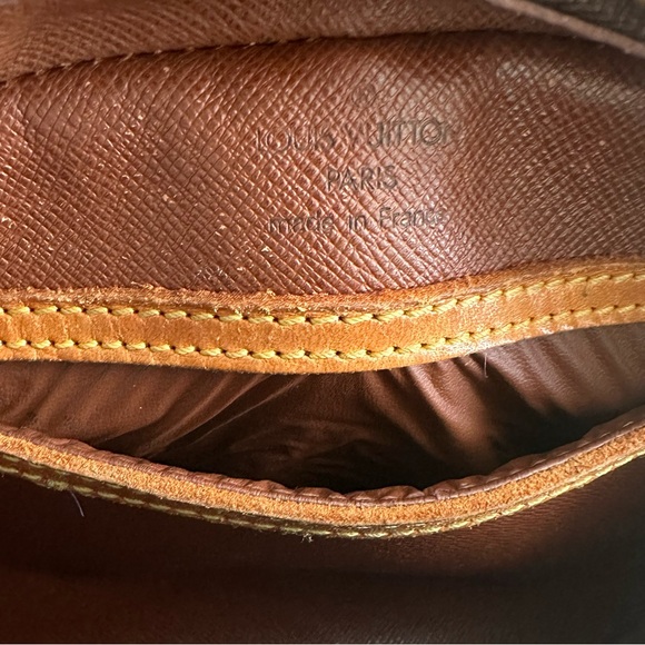 authentic!!!! louis vuitton blois monogram canvas crossbody - Picture 8 of 16